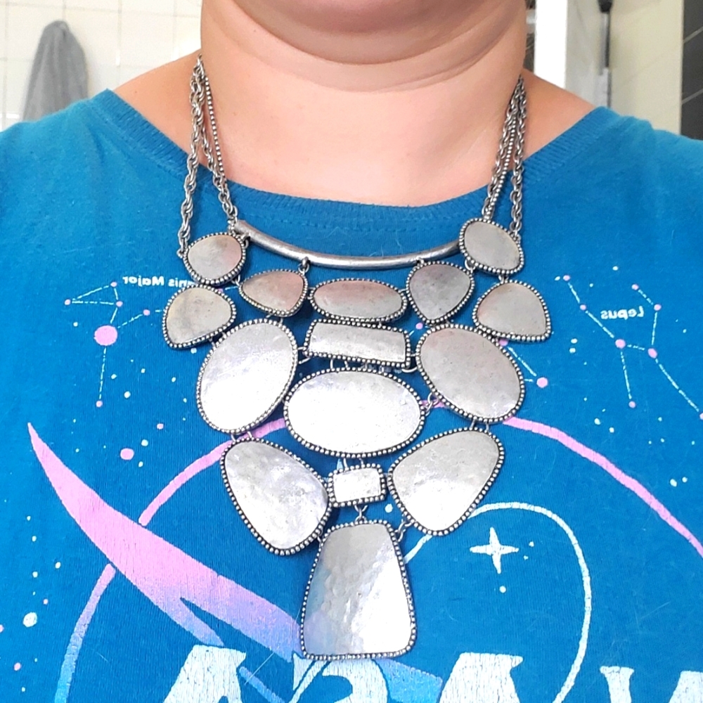 Chico's Hammered Statement necklace - Picture 3 of 5